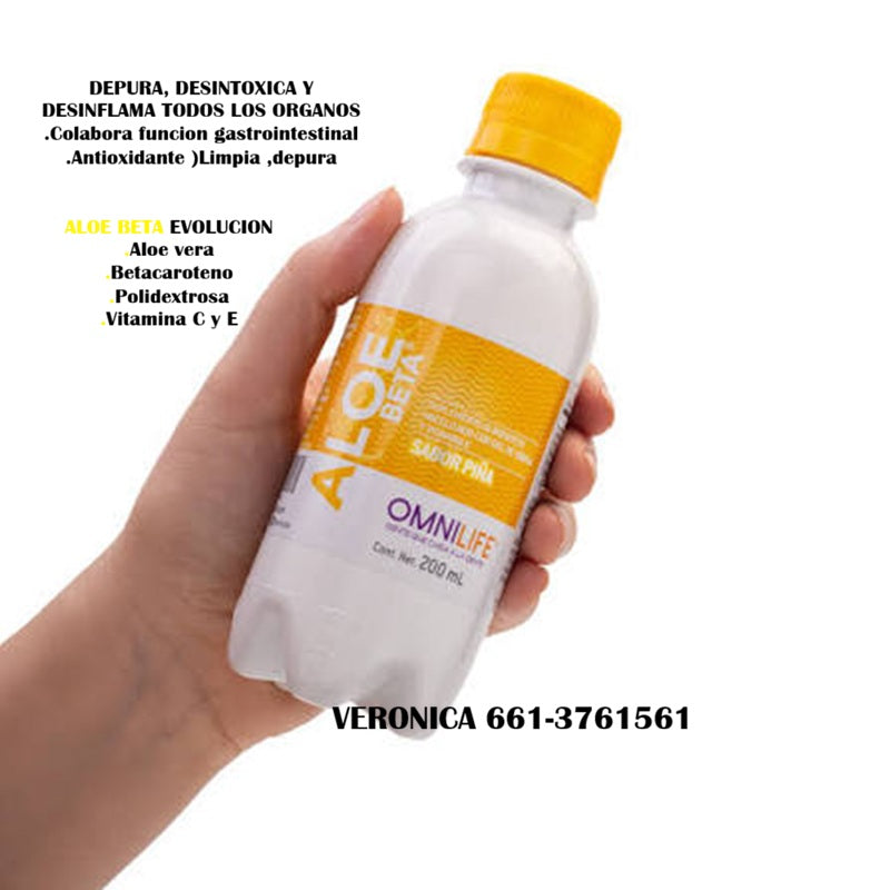 A hand holding a 200 mL bottle of Omnilife Aloe Vera juice, featuring a white bottle with a yellow cap and a yellow label. The image includes Spanish text overlays describing product benefits and a contact number.